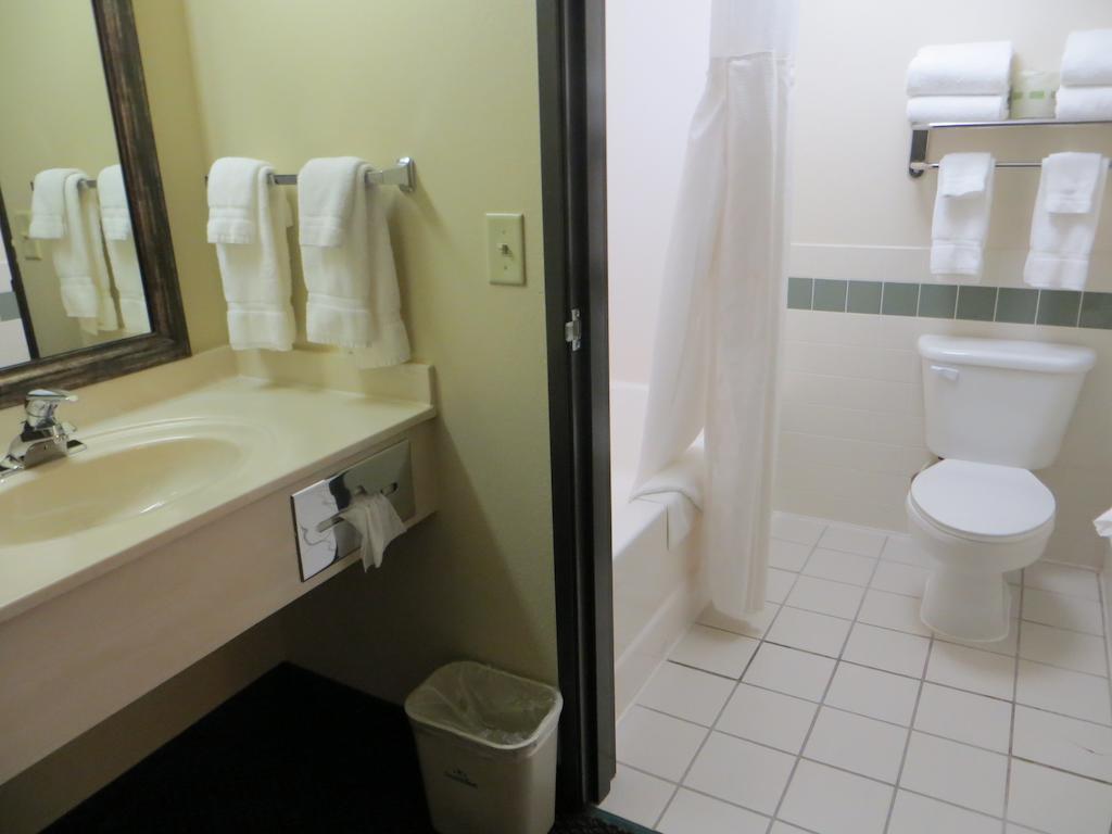 Americinn By Wyndham Baldwin Room photo